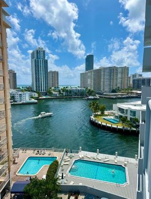 Hallandale Beach, Broward Countyのアパートメント・コンプレックス