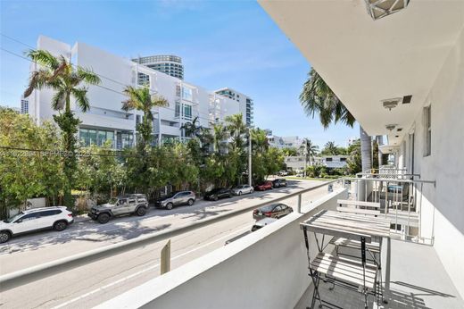 Residential complexes in Miami Beach, Miami-Dade