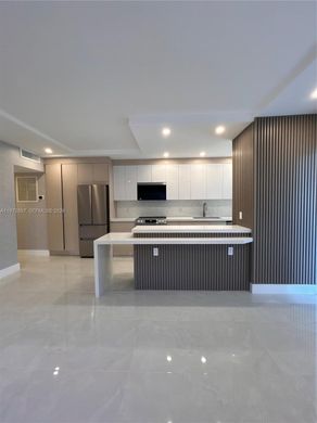 Residential complexes in North Miami, Miami-Dade