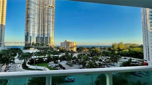 Complexes résidentiels à Sunny Isles Beach, Comté de Miami-Dade