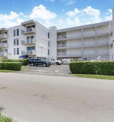 Residential complexes in North Miami Beach, Miami-Dade