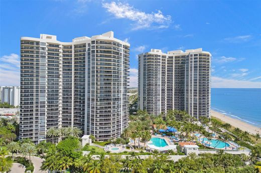 Residential complexes in Fort Lauderdale, Broward County