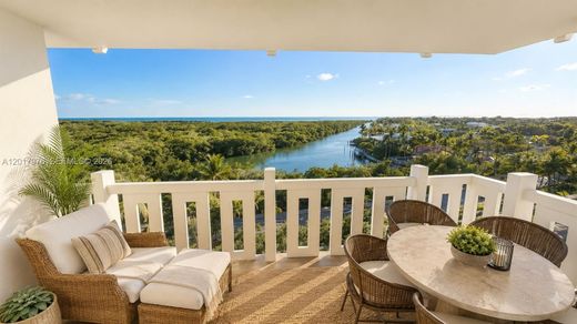 Residential complexes in Key Biscayne, Miami-Dade