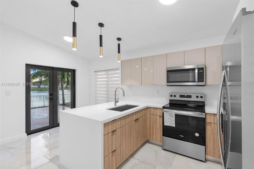 Willa w Hialeah, Miami-Dade County