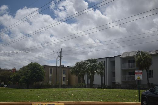 Residential complexes in Doral, Miami-Dade