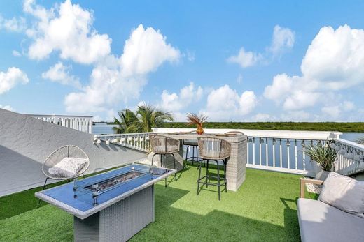Townhouse in Hutchinson Island South, Saint Lucie County