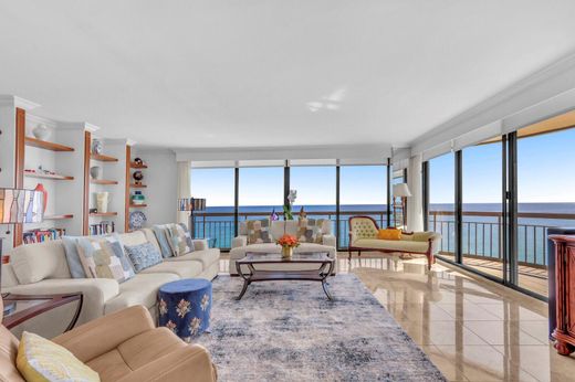 Residential complexes in Palm Beach Shores, Palm Beach