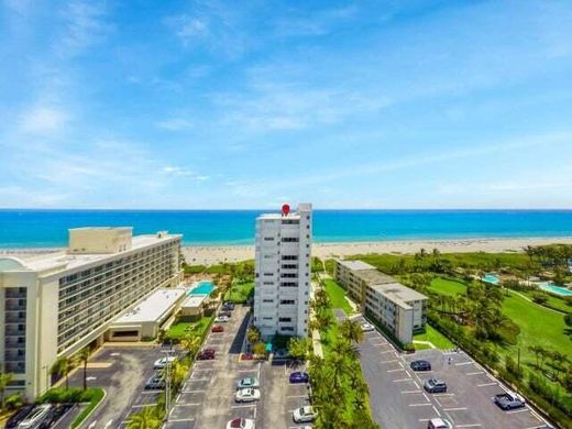 Residential complexes in Palm Beach Shores, Palm Beach