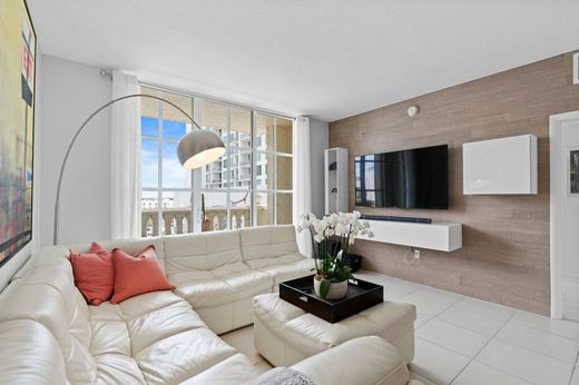 Residential complexes in West Palm Beach, Palm Beach