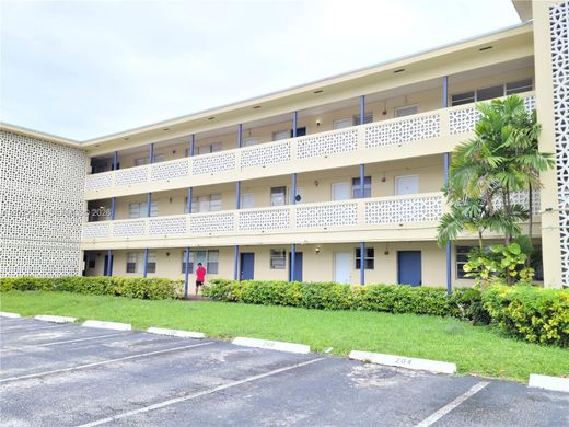 Residential complexes in North Miami, Miami-Dade