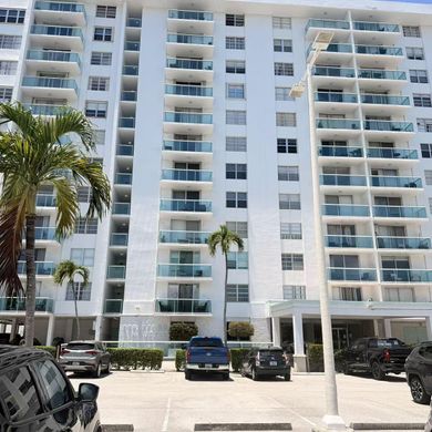 Complesso residenziale a North Miami Beach, Miami-Dade County