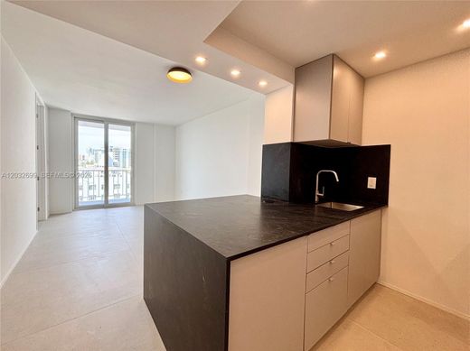 Residential complexes in Miami Beach, Miami-Dade