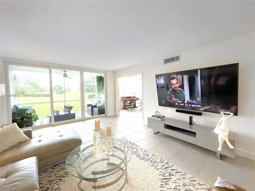 Residential complexes in Pompano Beach, Broward County