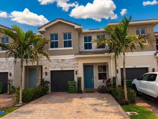 Townhouse in Pembroke Pines, Broward County