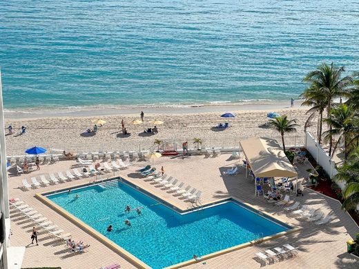 Residential complexes in Hollywood, Broward County