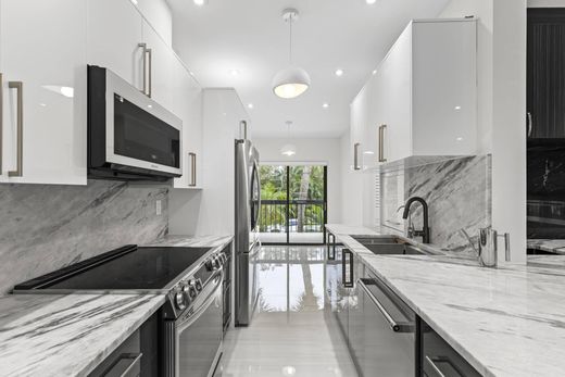 Residential complexes in Wellington, Palm Beach