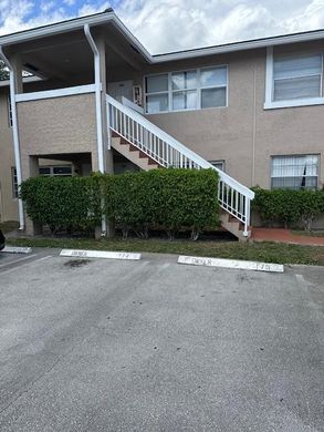 Residential complexes in Coral Springs, Broward County