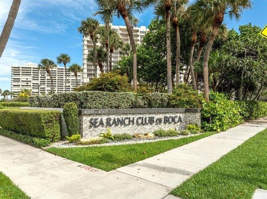 Residential complexes in Boca Raton, Palm Beach
