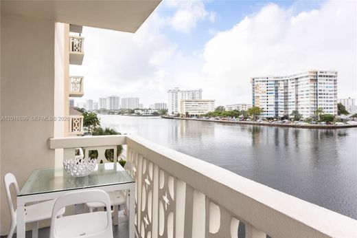 Residential complexes in Hallandale, Broward County