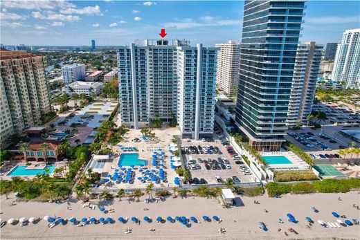Hallandale Beach, Broward Countyのアパートメント・コンプレックス