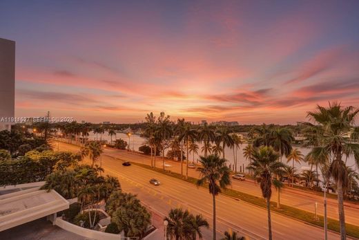 Residential complexes in Miami Beach, Miami-Dade