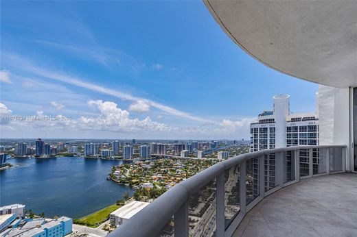 Sunny Isles Beach, Miami-Dade Countyのアパートメント・コンプレックス