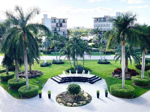 Residential complexes in South Palm Beach, Palm Beach