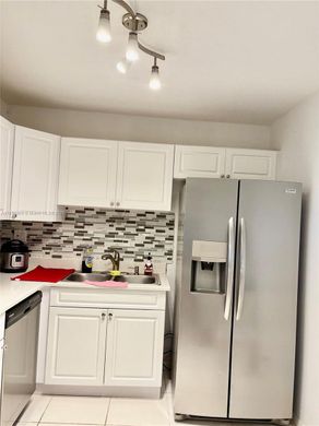 Complexes résidentiels à Hallandale Beach, Comté de Broward