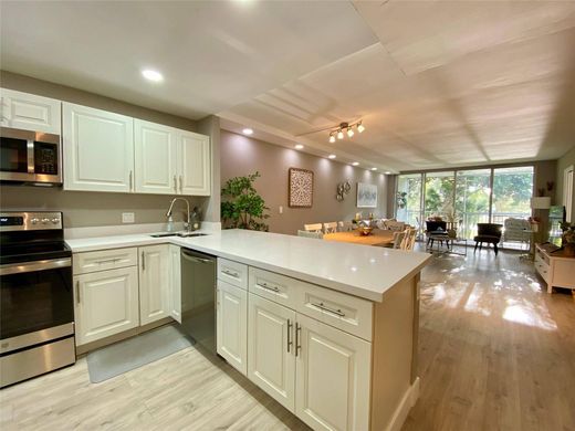 Residential complexes in Pompano Beach, Broward County
