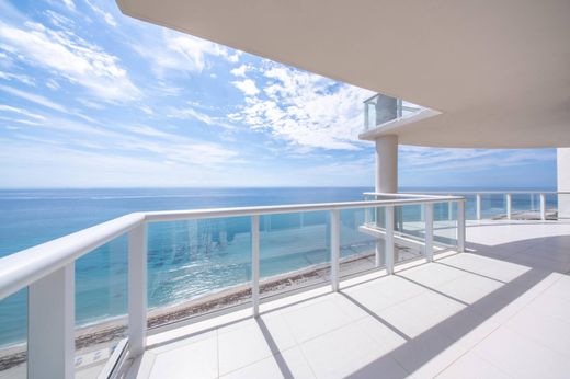 Residential complexes in Riviera Beach, Palm Beach