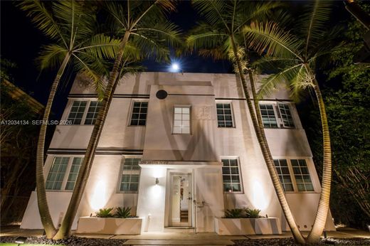 Residential complexes in Miami Beach, Miami-Dade