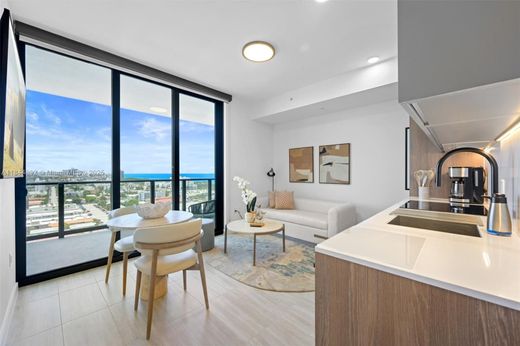 Residential complexes in Miami Beach, Miami-Dade