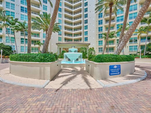 Residential complexes in Highland Beach, Palm Beach