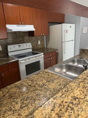 公寓楼  Coral Springs, Broward County