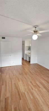 Pembroke Pines, Broward Countyのアパートメント・コンプレックス