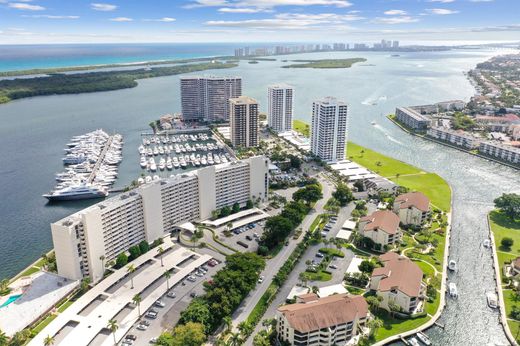 Residential complexes in North Palm Beach, Palm Beach