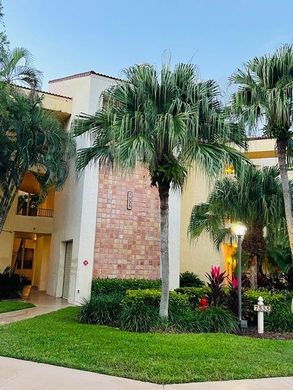 Residential complexes in Boca Raton, Palm Beach