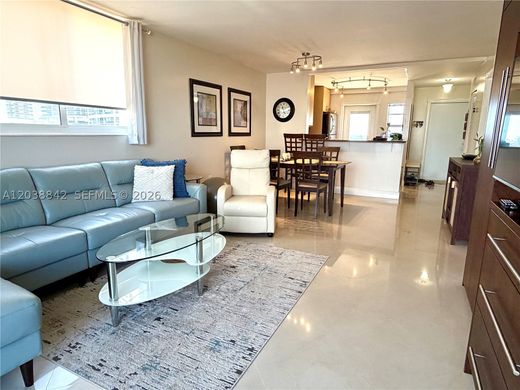 Residential complexes in Hallandale, Broward County