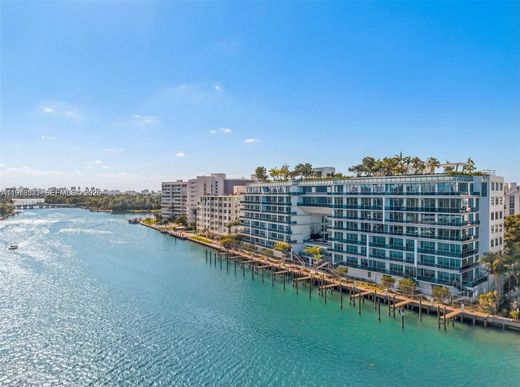Residential complexes in Bay Harbor Islands, Miami-Dade