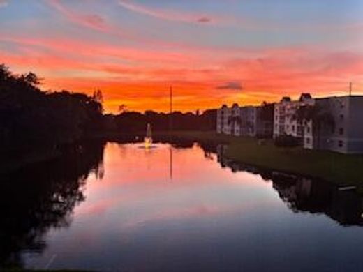 Residential complexes in Delray Beach, Palm Beach