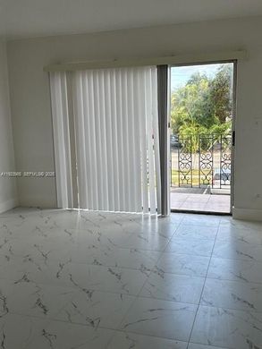 Complesso residenziale a North Miami Beach, Miami-Dade County