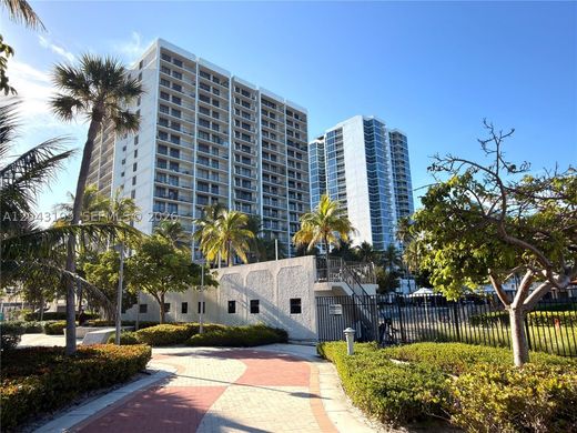 Residential complexes in Miami Beach, Miami-Dade