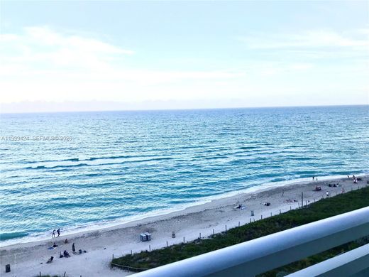 Residential complexes in Miami Beach, Miami-Dade