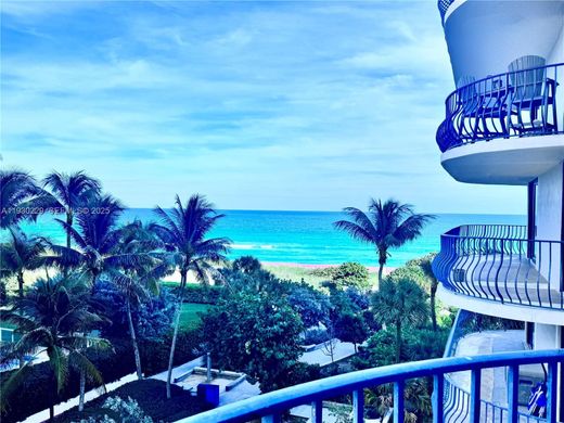 Κτίριο σε Surfside, Miami-Dade County