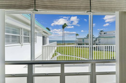 Residential complexes in Lauderdale by the sea, Broward County