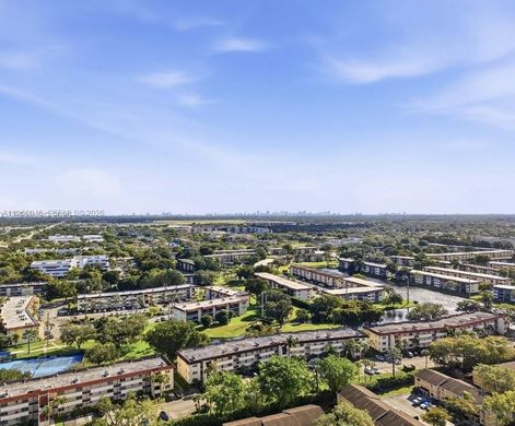 Residential complexes in Pembroke Pines, Broward County
