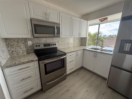 Residential complexes in Miami Terrace Mobile Home, Miami-Dade