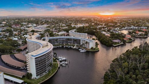Residential complexes in Deerfield Beach, Broward County