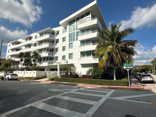 Miami Beach, Miami-Dade Countyのアパートメント・コンプレックス