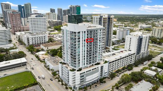 Residential complexes in Fort Lauderdale, Broward County